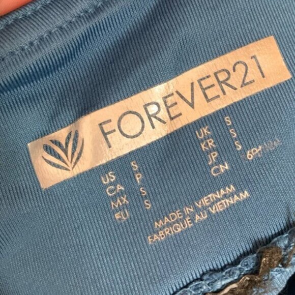 Forever 21 Women's Capri Leggings Cropped Activewear Gym Athletics Blue Small - Picture 2 of 3